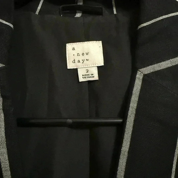 a new day - Women’s Easy Wear Black and White Striped Blazer - Size 2 - Picture 3 of 7